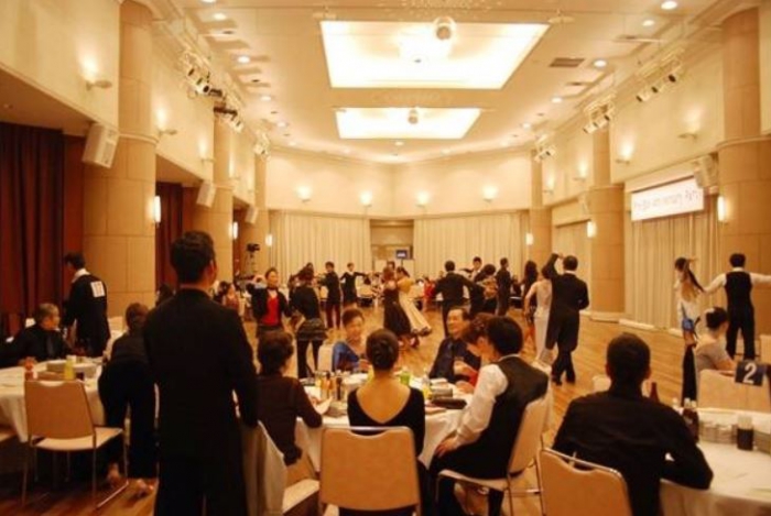 浜松町で100人以上の宴会を行うのにうってつけ シーバンスホールについて グルメプラス